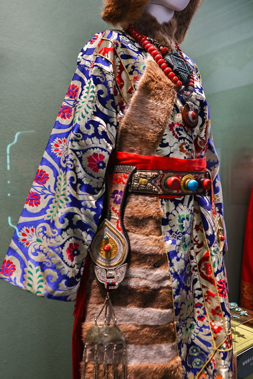 韻致菁華 上海歷博展中國(guó)女性民族服飾